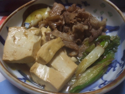 こんにちは❤
冷蔵庫空っぽに近い状態！おっと！！豚肉の残りと豆腐とねぎが丁度あったぁ♪美味しいね～最高！
今日は強風。。メリッコちゃん青森じゃ暮らせないね（笑）