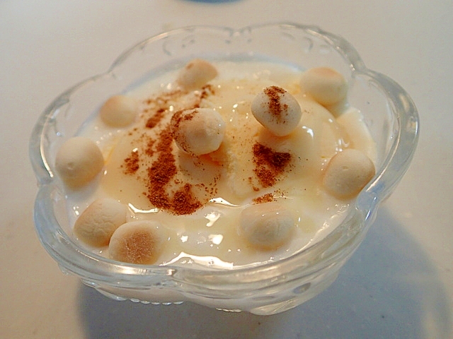 バニラアイスと卵ボーロのシナモン香るヨーグルト