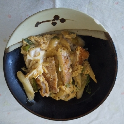 昨夜の残ったカツでお手軽お昼丼（かつ丼）