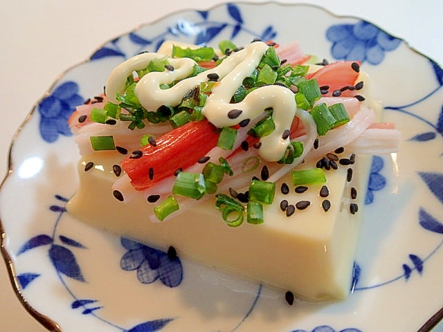 ラー油/マヨで　かにかまと葱と黒ごまの卵豆腐