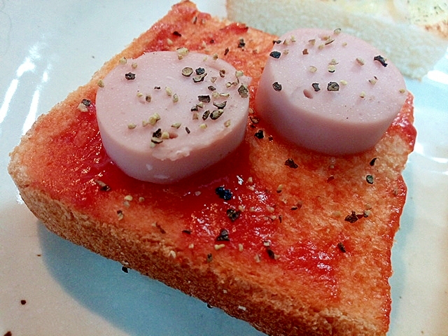 ペッパー/ケチャで　魚肉ソーセージのミニトースト