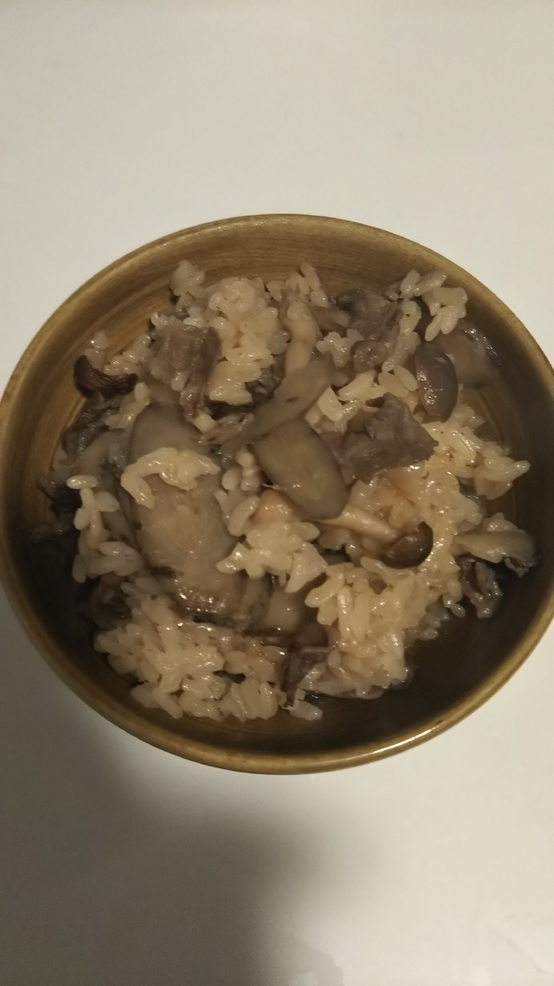 牛肉とごぼうとしめじの炊き込みご飯