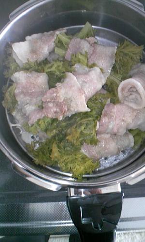 圧力鍋で作るわさび菜の豚バラ巻き