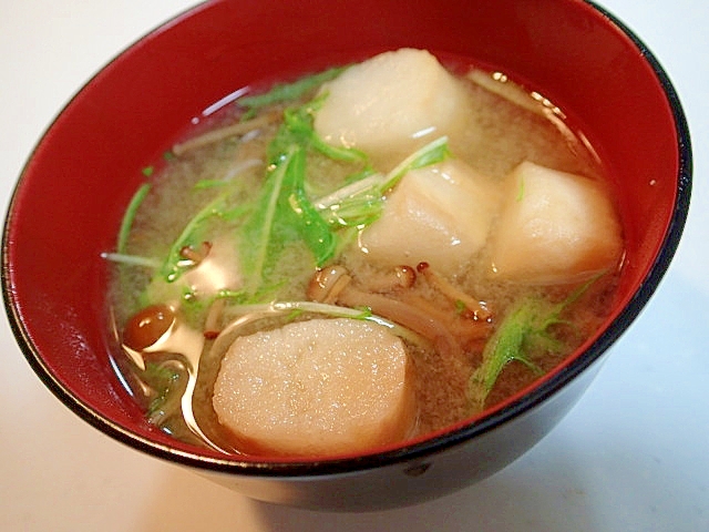 液味噌で　柿の木茸とお麩と水菜のお味噌汁