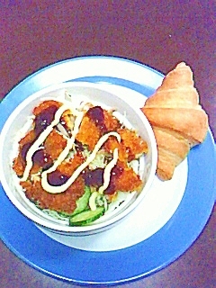 クロワッサンとアジフライサラダ