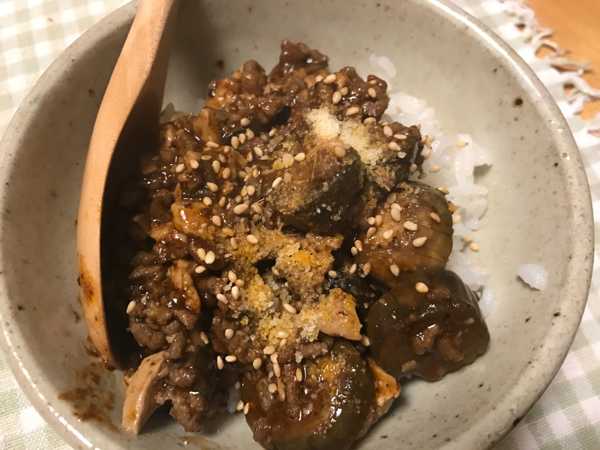 粉チーズ麻婆ナス丼