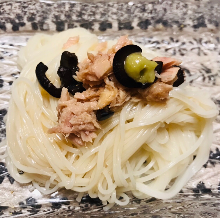 ブラックオリーブとツナのぶっかけそうめん