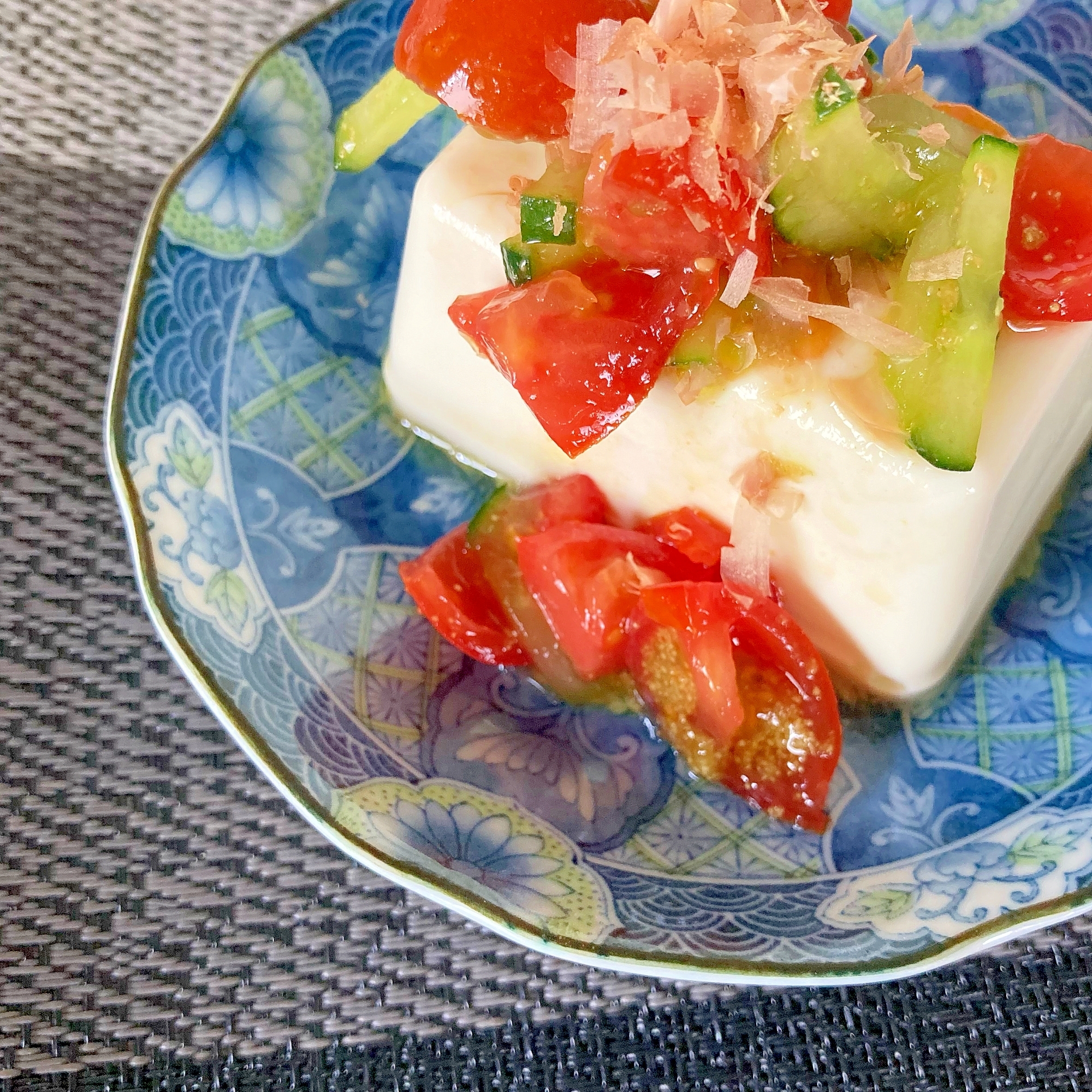 ミニトマトときゅうりの昆布だし冷奴