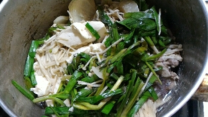 鍋ごと食卓へ☆　「ニラたっぷりの肉豆腐」