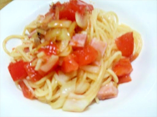 トマトとベーコンのピリ辛スパゲッティ