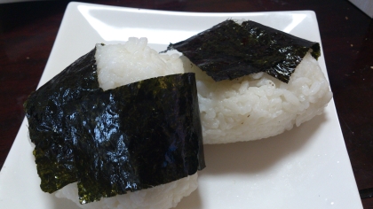 今日は、海苔つきです(*^^*) ご飯に味がついてるので、とっても美味しいです♪ 我が家や子供達はご飯大好きなので、助かってます(*^^*)