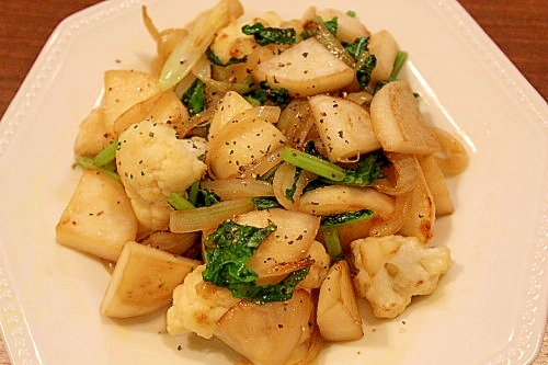 かぶとカリフラワーと玉ねぎの白野菜炒め レシピ 作り方 By タンタン0522 楽天レシピ