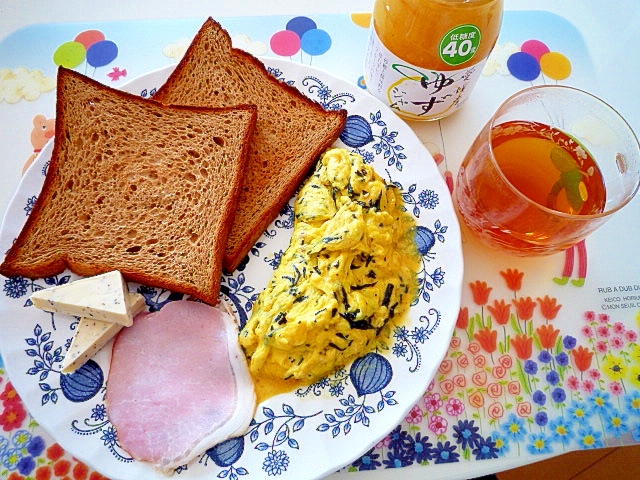 ひじき生ふりかけのオムレツ朝食♪