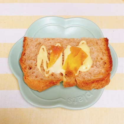 柚子の蜂蜜漬けとマヨネーズのトースト