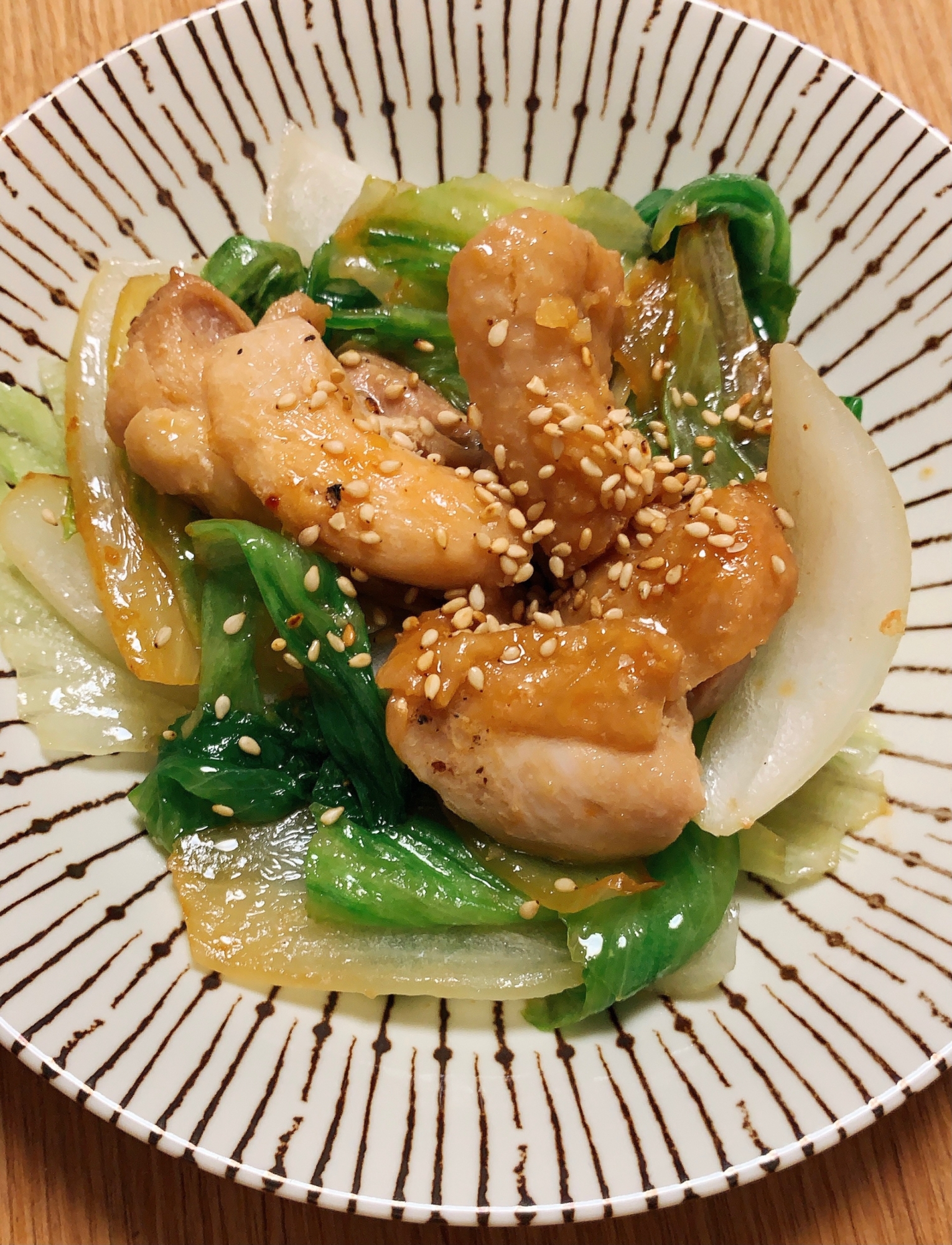 鶏肉とレタス&玉ねぎの優しいコンソメ炒め