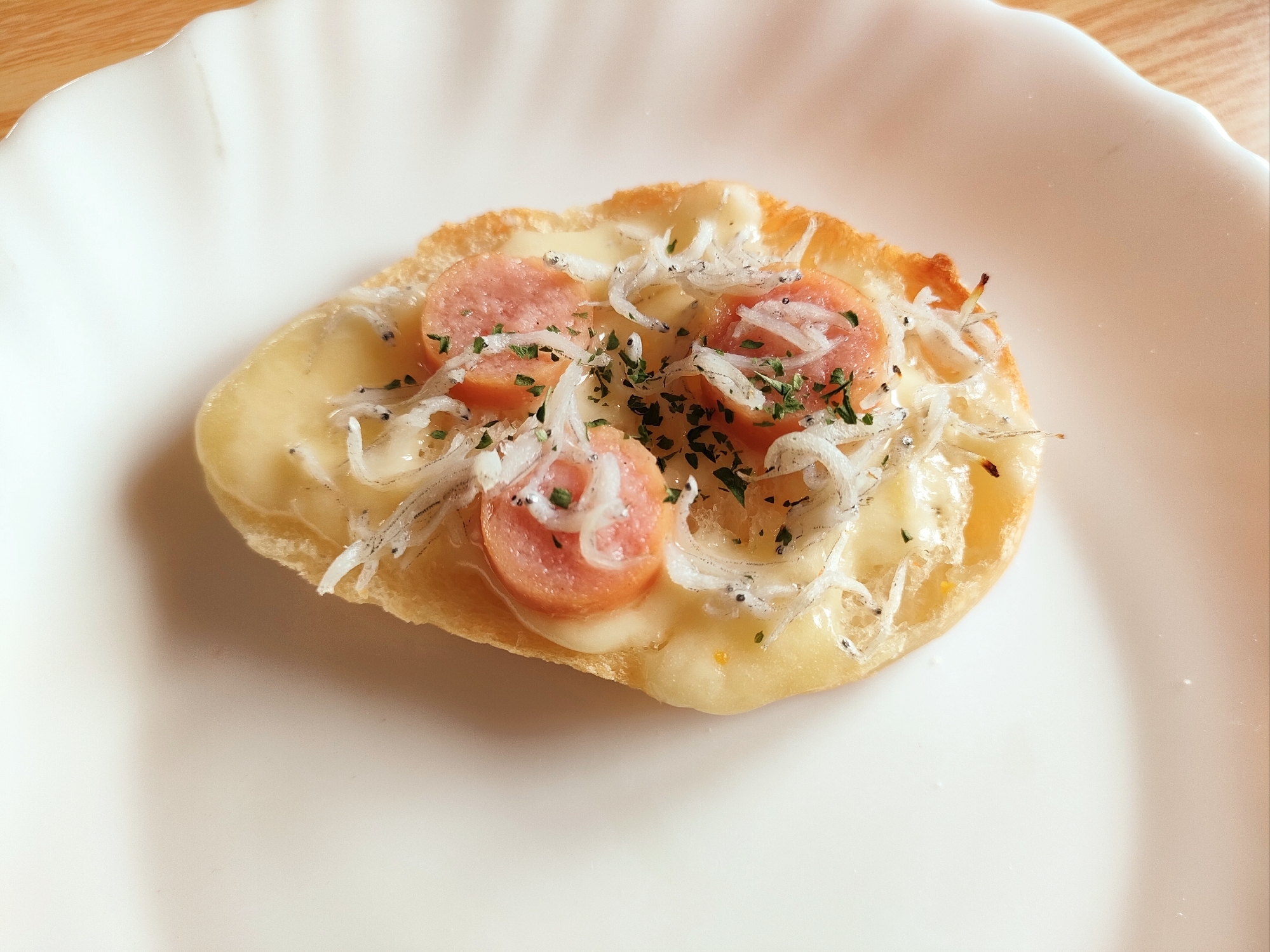 ウインナーとしらすのチーズトースト