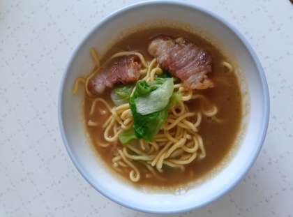 ごま油香るレタスラーメン（醤油味）