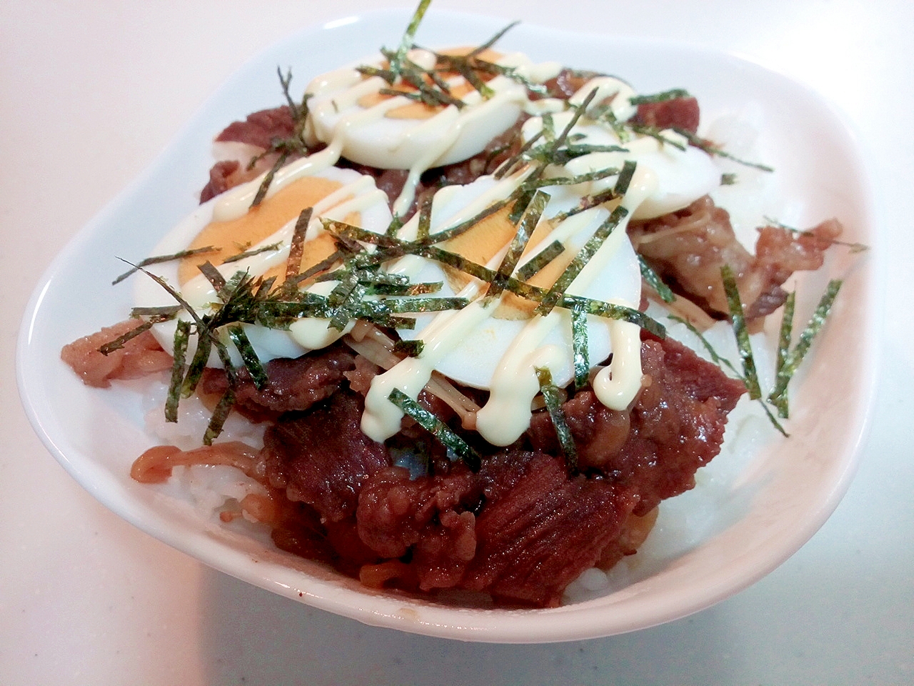 ゆで卵ときざみ海苔の牛丼