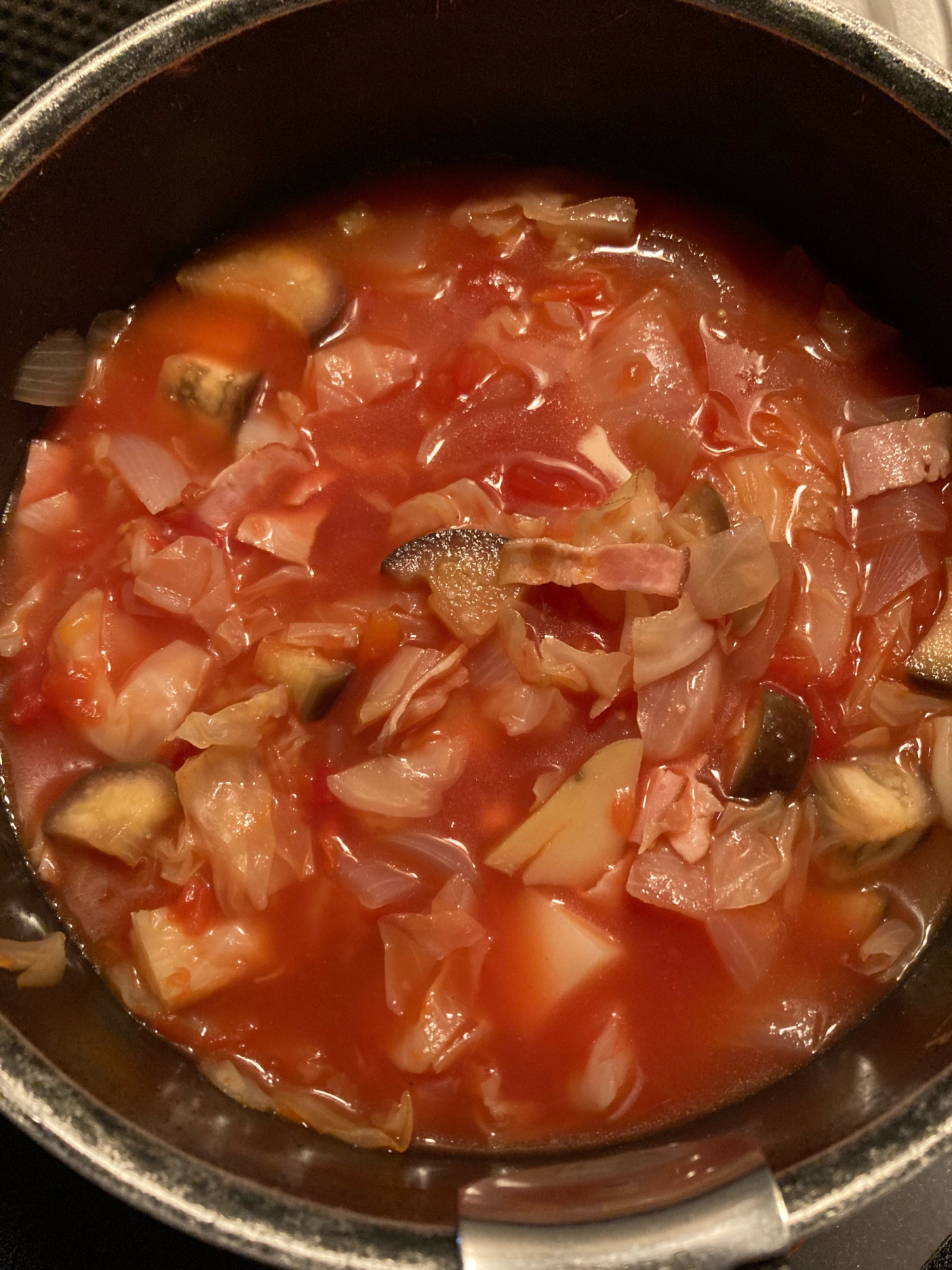 キャベツたっぷりトマトスープ