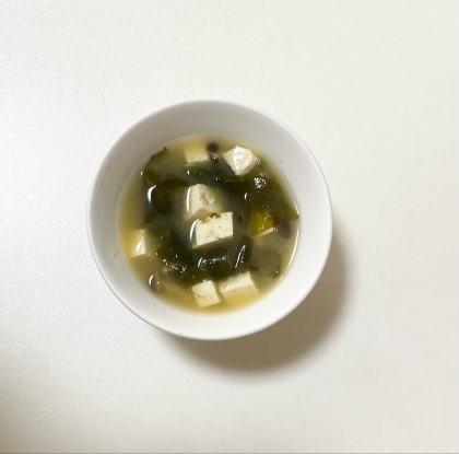 豆腐と玉ねぎとわかめのお味噌汁