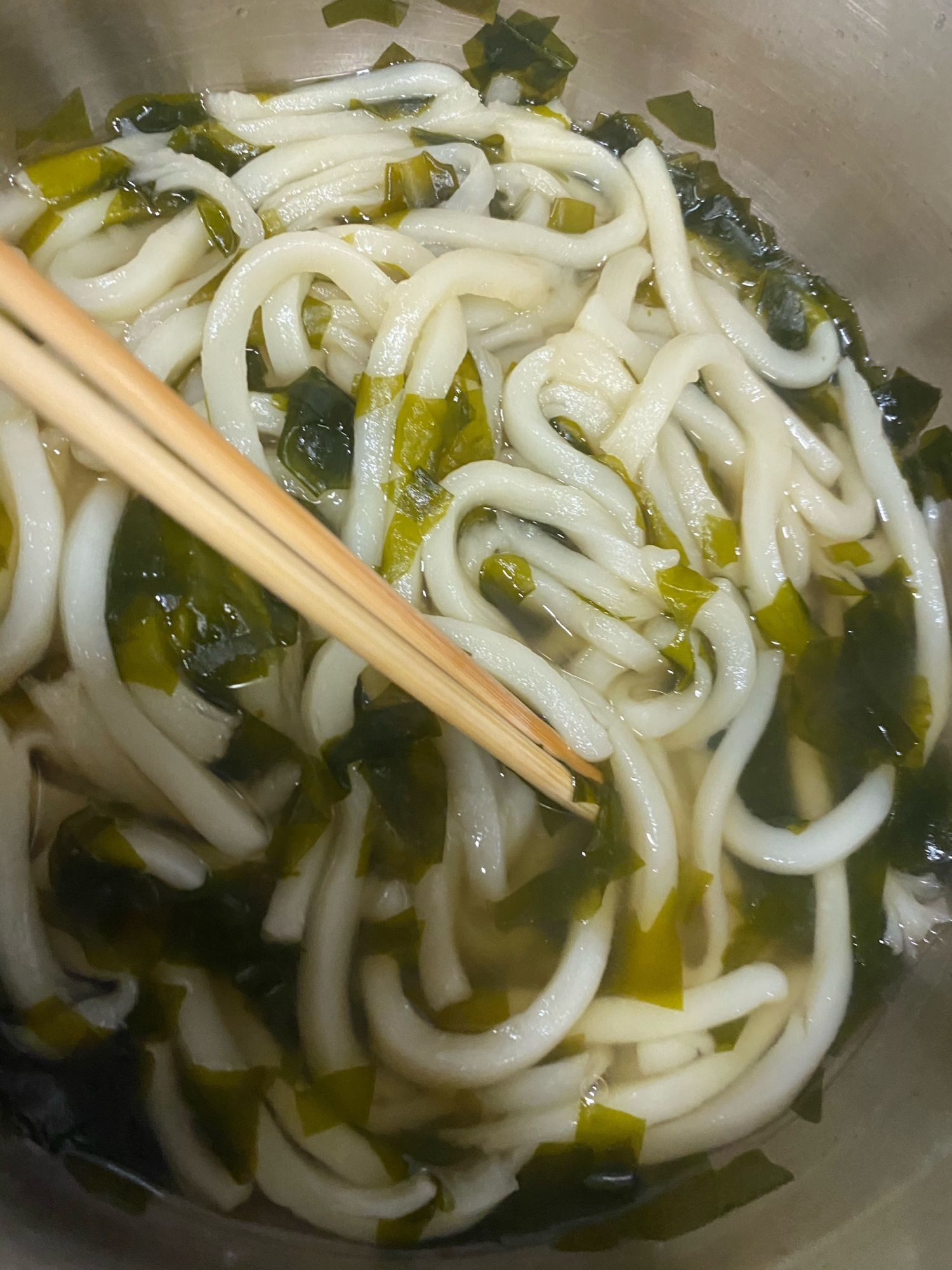 生わかめたっぷりのうどんスープ