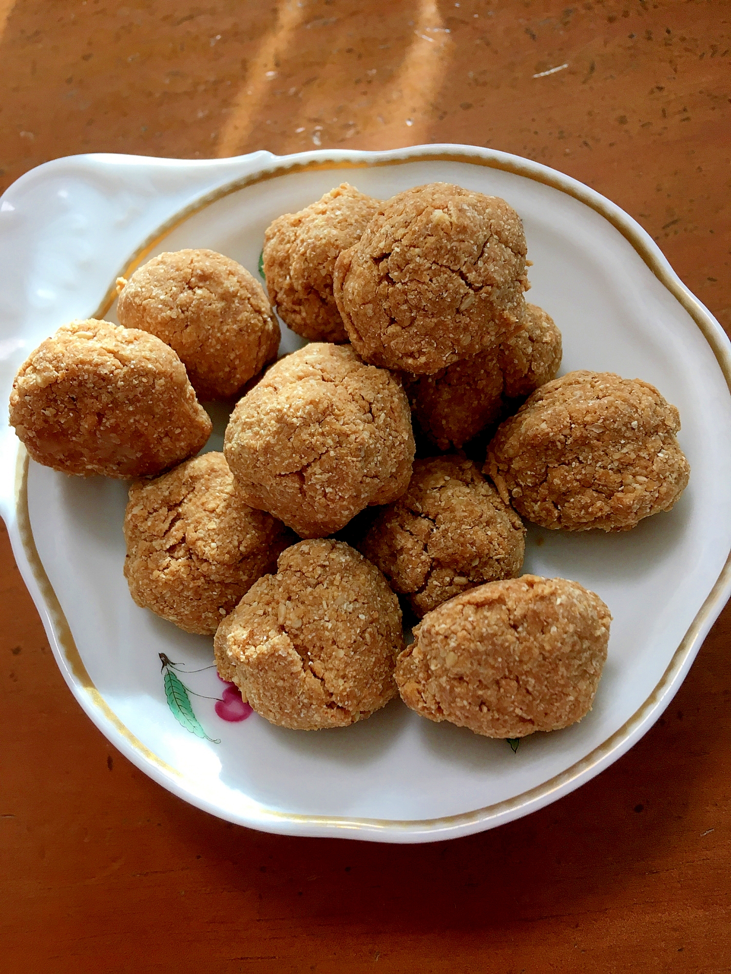 きな粉とごまのレンチンクッキー