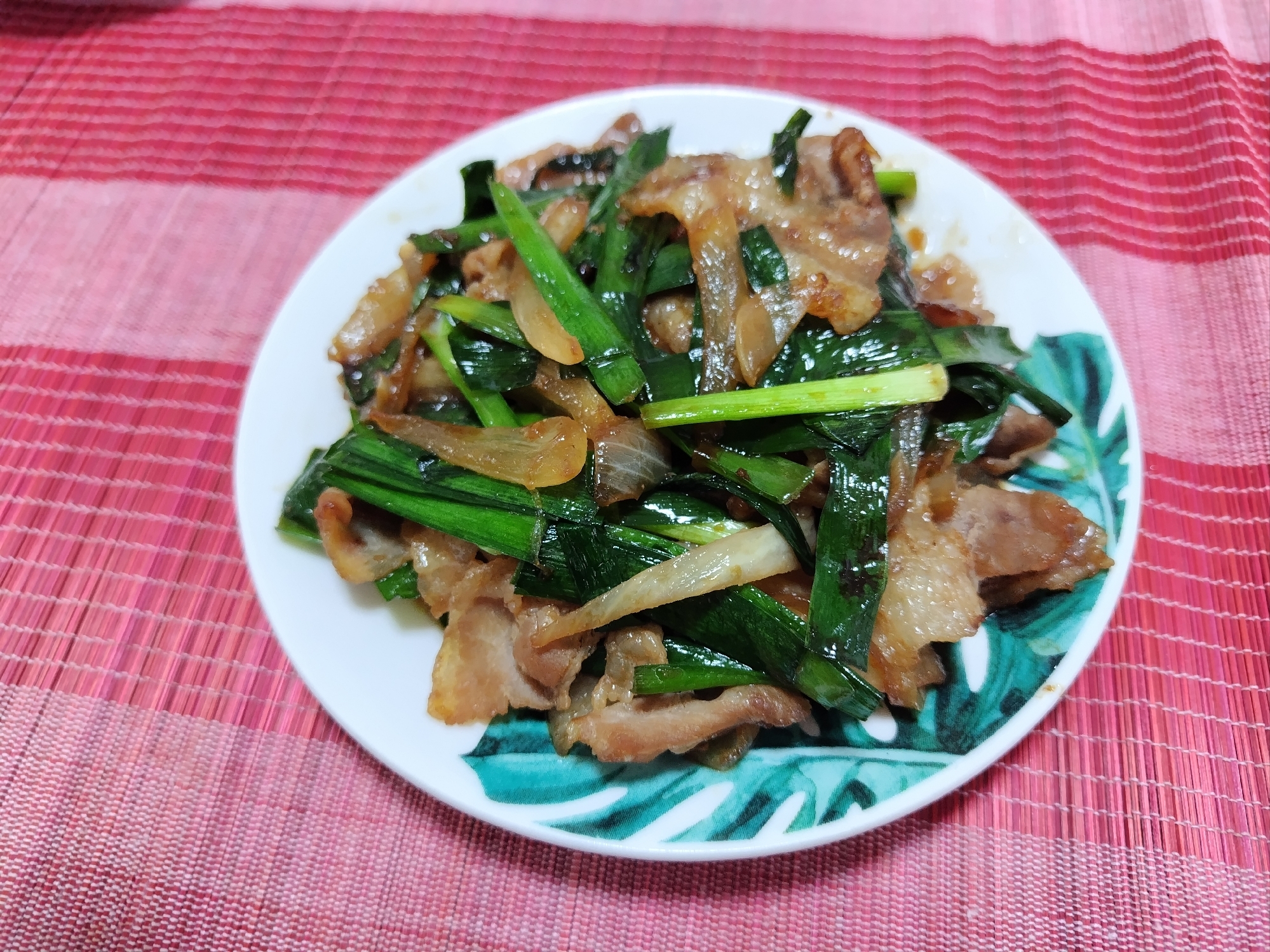 ご飯が進む♪豚バラとニラのスタミナ炒め〜