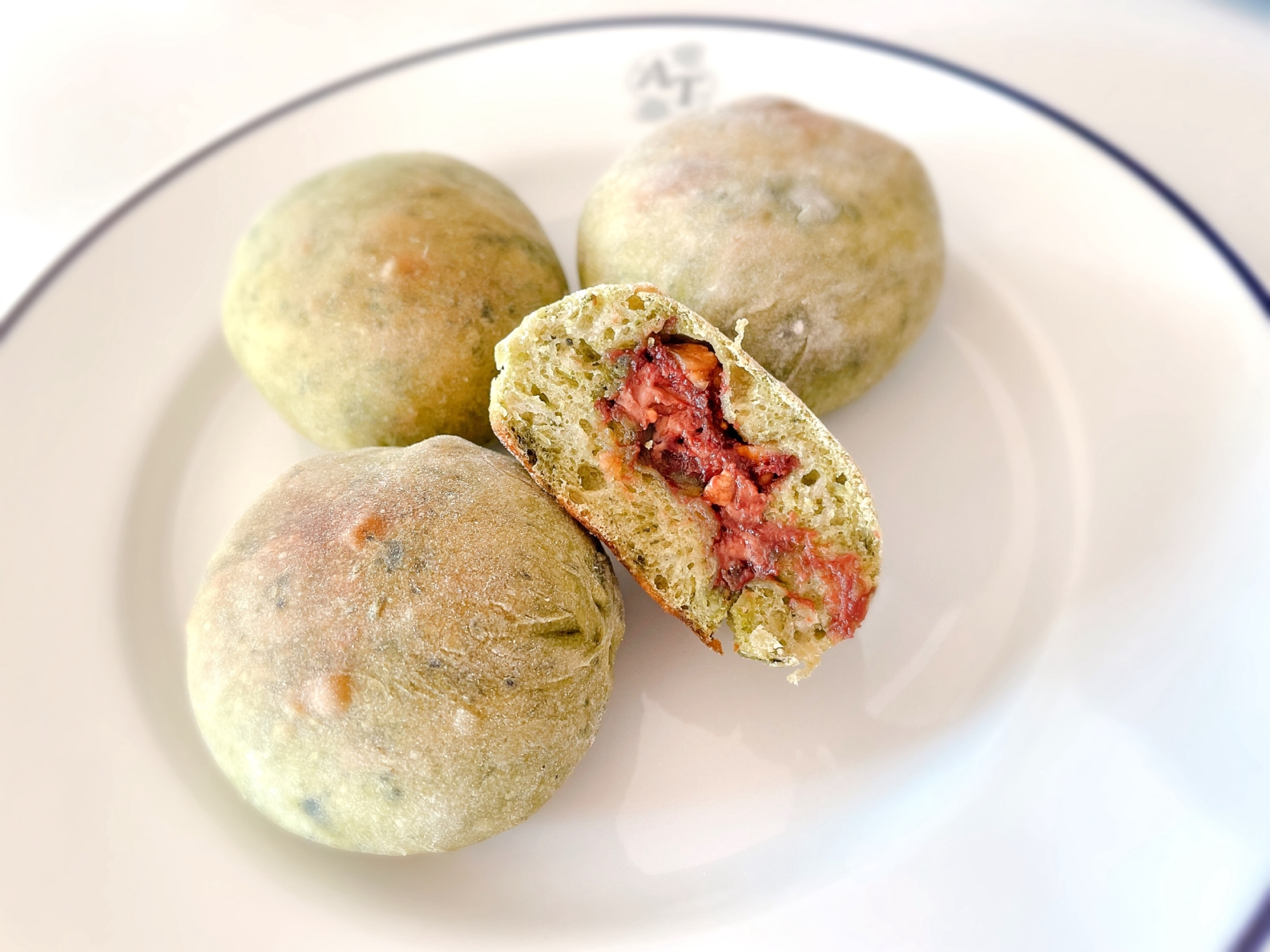 コネない!チョコレートといちじくの緑茶パン