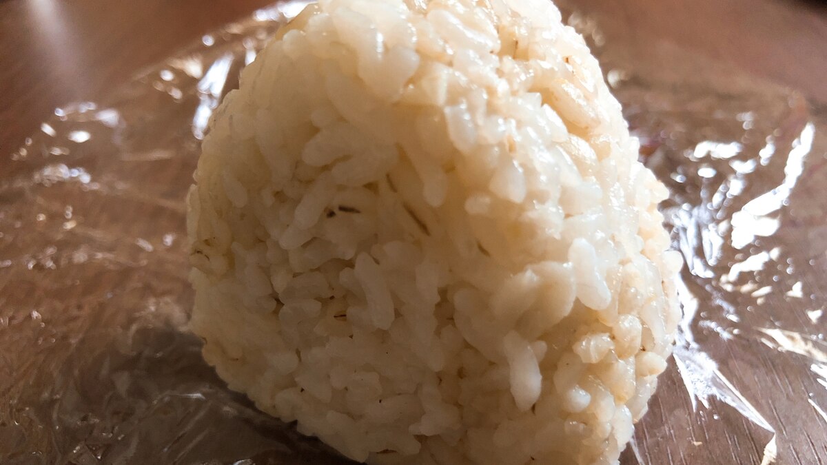 コンビニの塩むすび風ごはん レシピ 作り方 By いちこ15 楽天レシピ コンビニの塩むすび風ごはん レシピ 作り方 By いちこ15 楽天レシピ