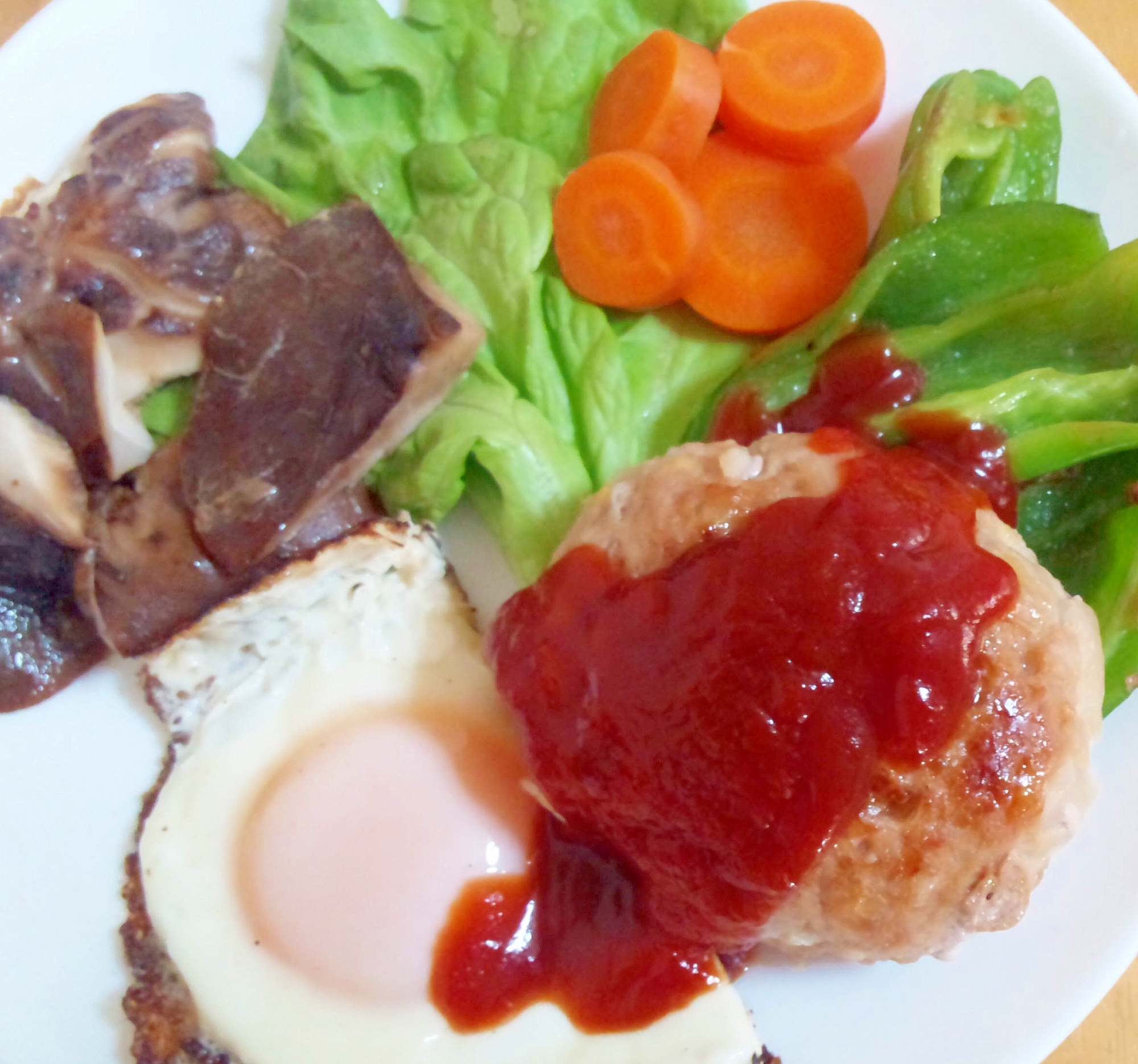 子供が喜ぶ、目玉焼きハンバーグ