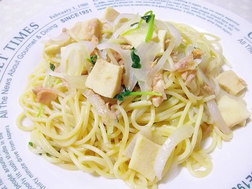 フライパンで簡単♪豆苗とツナと高野豆腐の和風パスタ