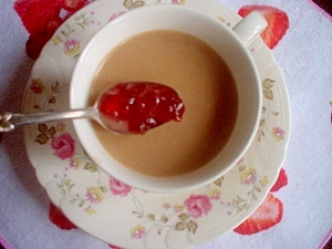 紅茶ラテでイチゴミルクティー風～☆