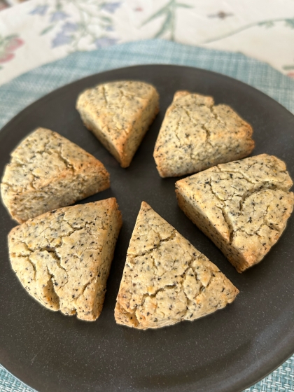 スコーンが急にとても食べたくなりお家にある材料で作れてとっても美味しく出来ました、レシピありがとうございます^_^