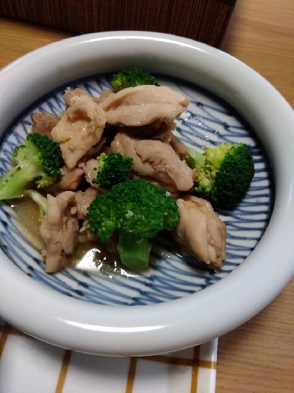 鶏とブロッコリーの塩麹炒め