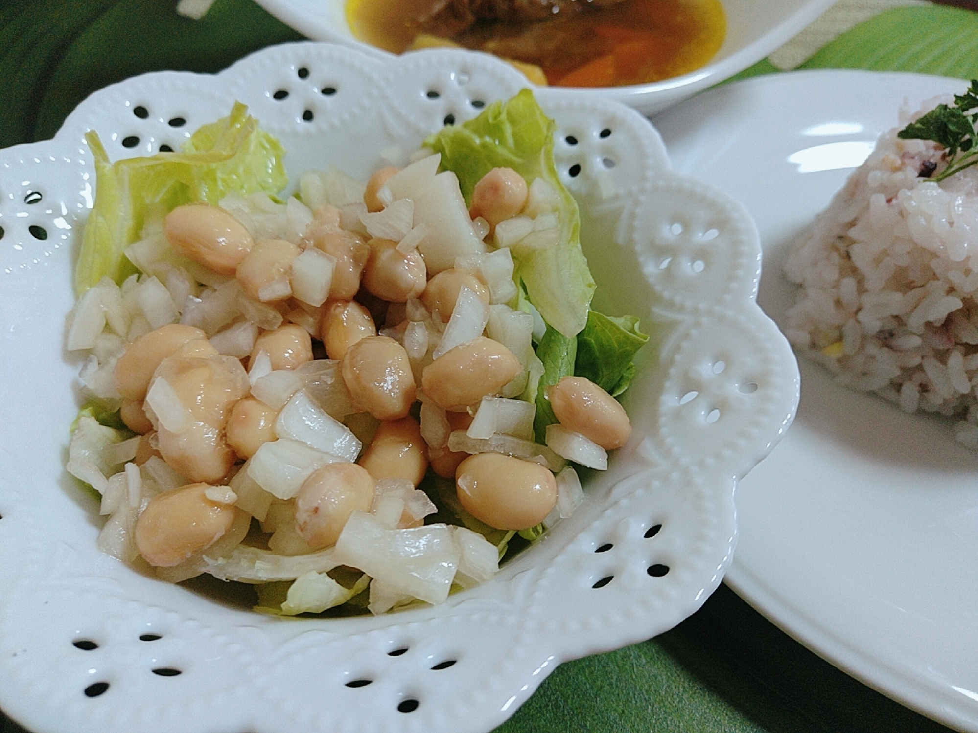 玉ねぎドレッシングと蒸し大豆の簡単リラックスサラダ