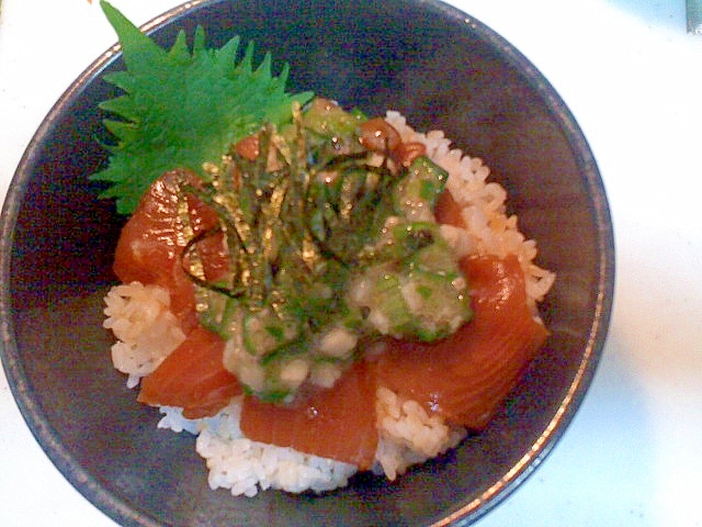 まぐろとオクラのネバネバ丼