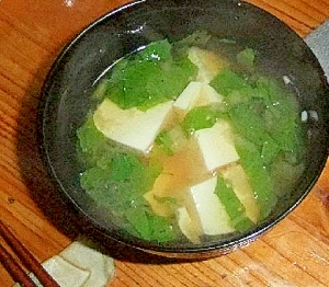 蕪の葉と豆腐のお味噌汁