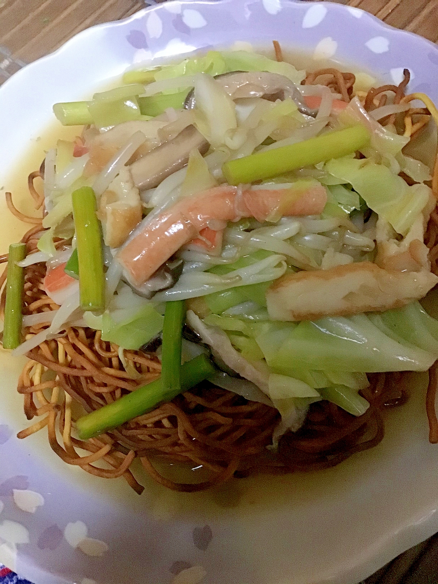 にんにくの芽とカニカマ入り塩堅焼きそば。