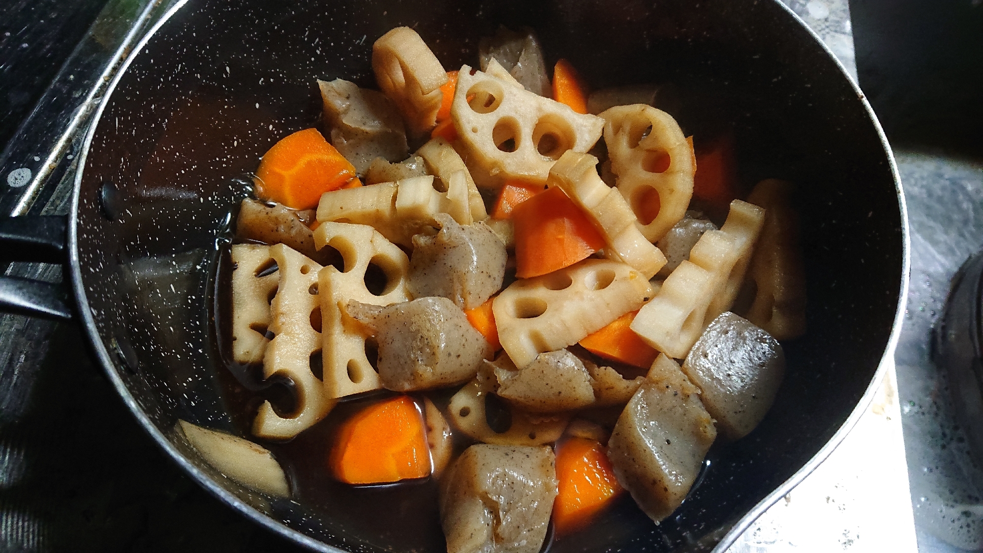 こんにゃくとレンコンの煮物