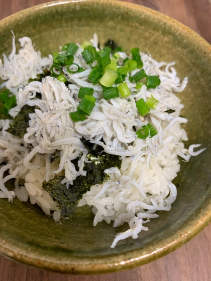 超簡単！ごま油風味のしらす丼♪