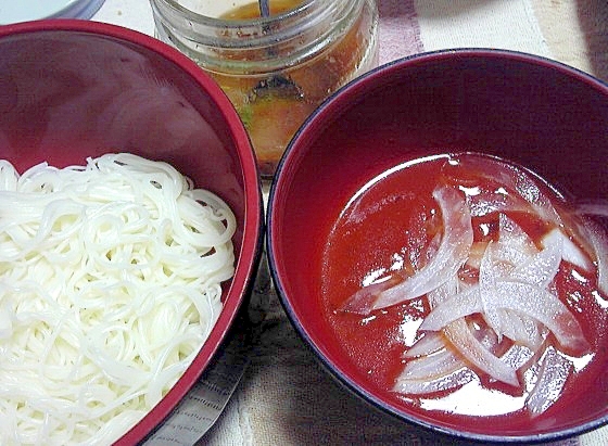 トマトソース＋麺つゆでイタリア風素麺つゆ