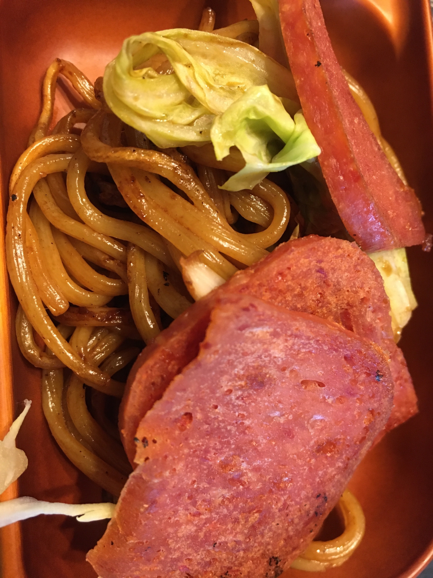 スパム入り！お好みソースで焼きそば