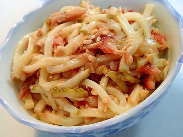 鯵干物と納豆と胡瓜ピクルスの混ぜうどん♬