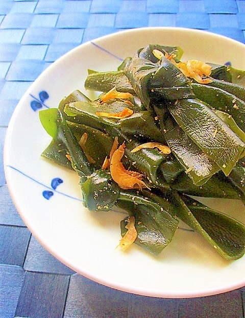 作り置きおかず♪結び昆布とエビの山椒煮