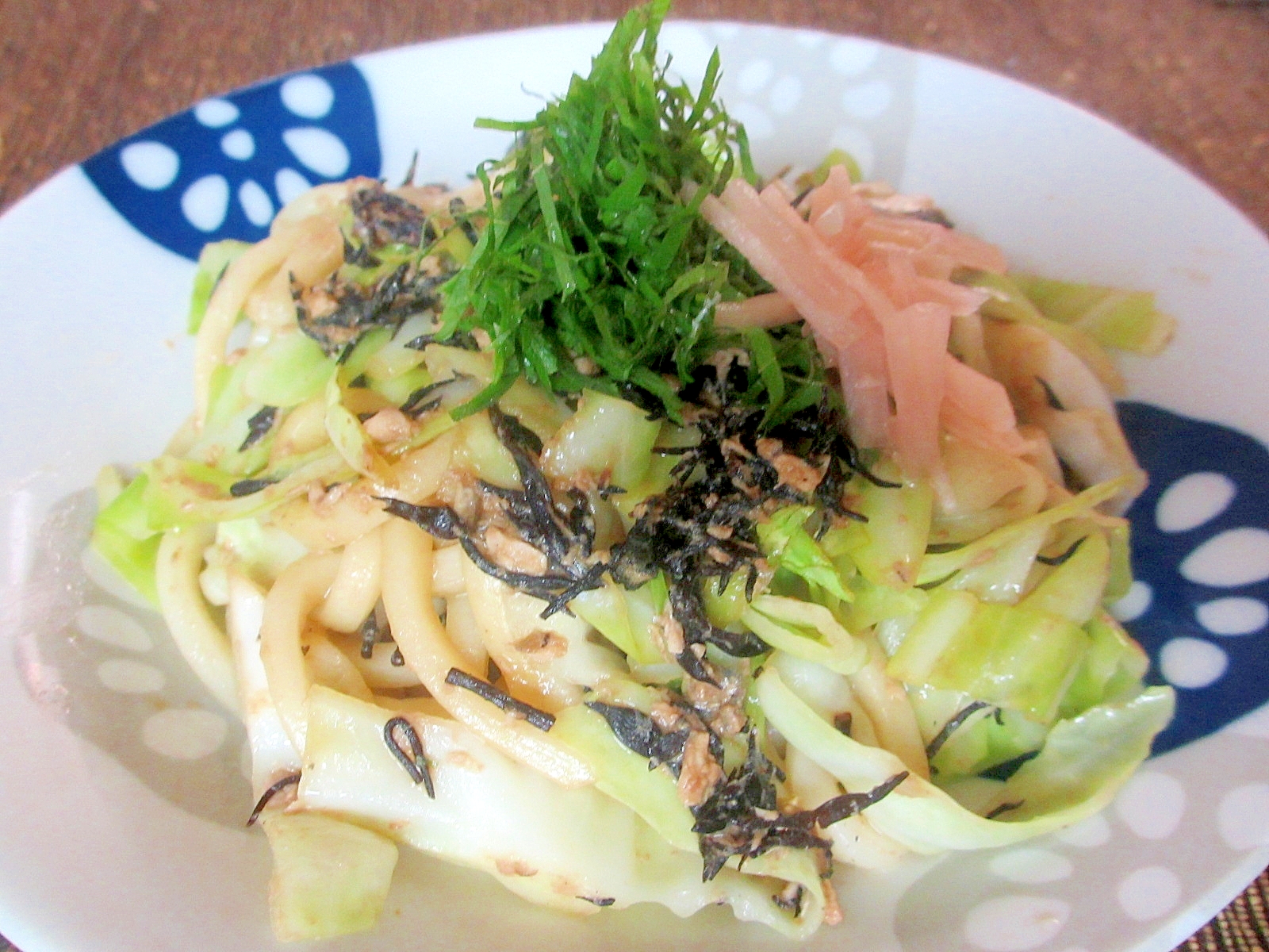 ツナとキャベツとひじきのマヨ焼きうどん