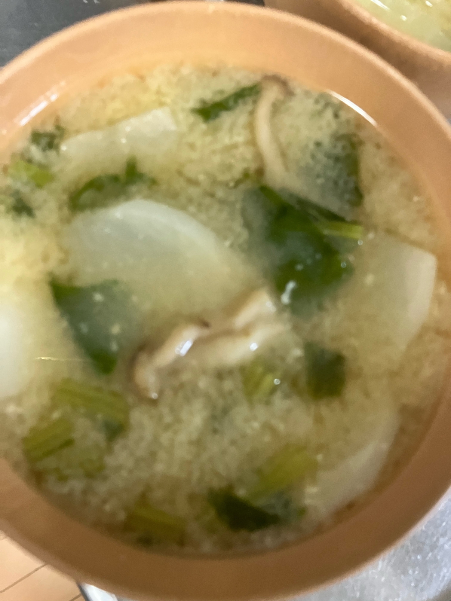 カブとしめじの味噌汁