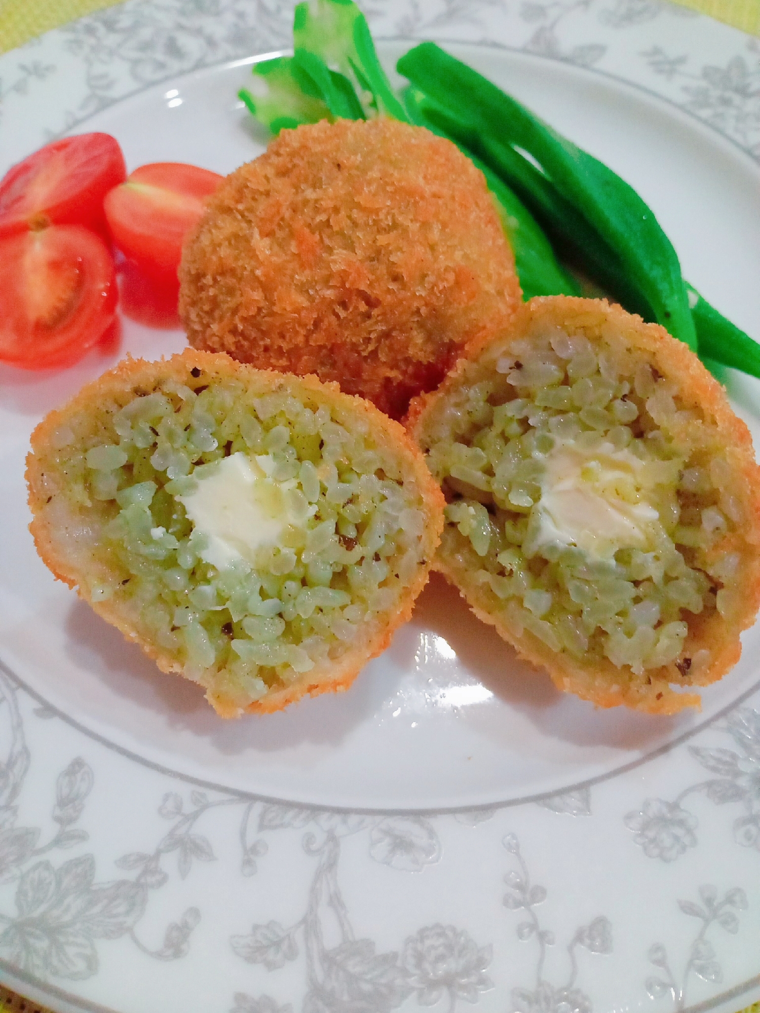 クリームチーズ入り☆ジェノバライスコロッケ