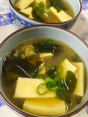 高野豆腐と糠漬け椎茸ワカメの味噌汁