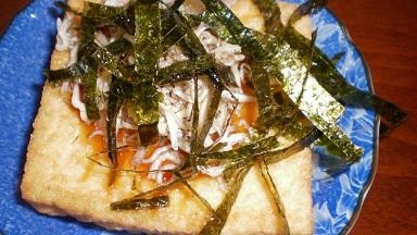 焼き厚揚げの縮緬雑魚大根おろし焼き海苔ポン酢