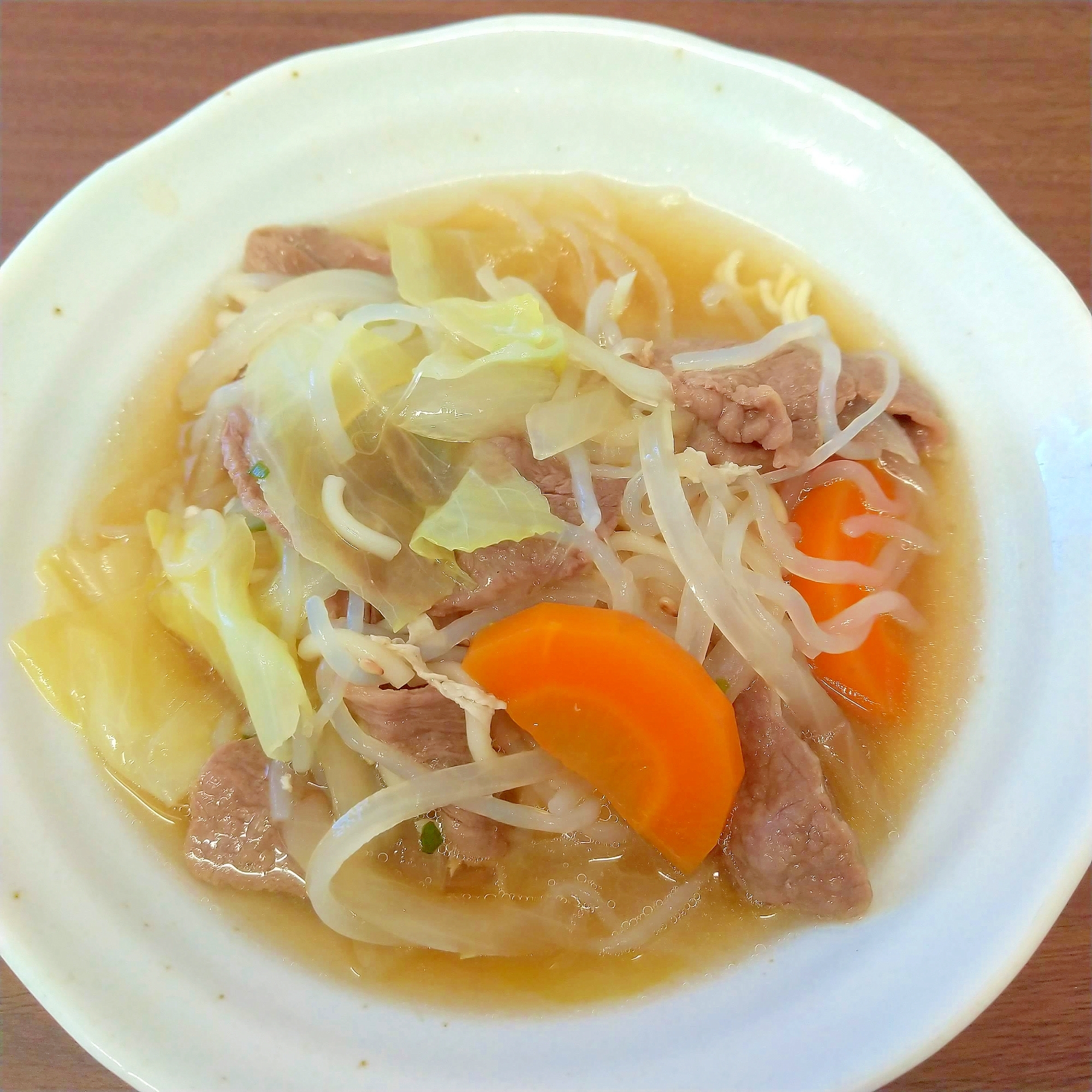 しらたき置き換え牛肉入りインスタントラーメン